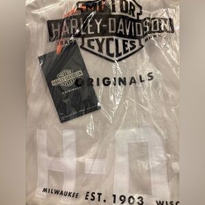 NWT Harley-Davidson H-D Boxy Men’s Beige and White Logo Tee size medium